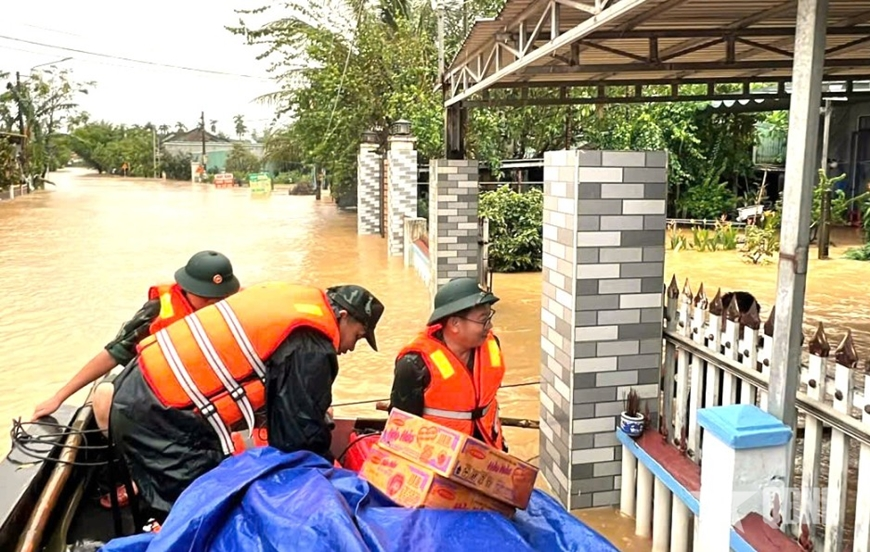 Khẩn cấp hỗ trợ các địa phương miền Trung khắc phục hậu quả mưa lũ